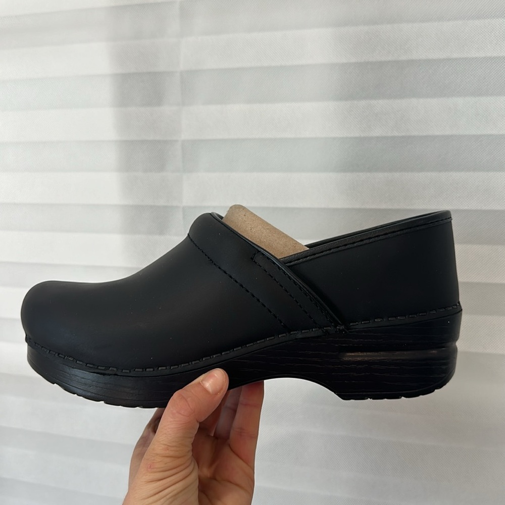 Dansko professional oiled clogs NWT